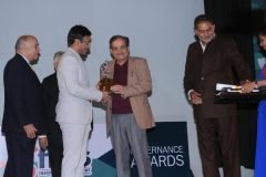 Amit-Lodha-IPS-receiving-the-award-from-Ch.-Birender-Singh-Minister-of-Steel