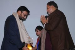 Prasnth-N-receiving-the-award-from-Ram-Bilas-Sharma-Education-Minister-Haryana